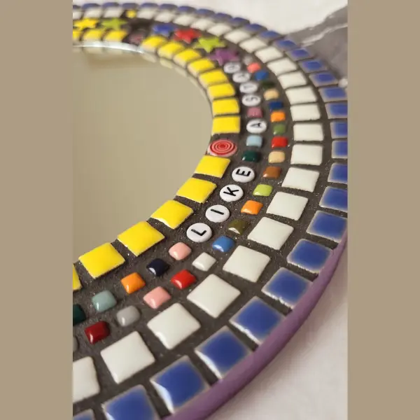 "I Am Beautiful Like a Star" Mosaic Mirror: A Radiant Addition to Your Space (frame size of 20 cm in diameter) - Image 6