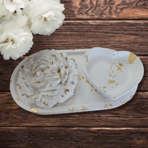 Gypsum heart-shaped dish and rose on an elegant tray, accented with gold, perfect for home décor and fragrance infusion.