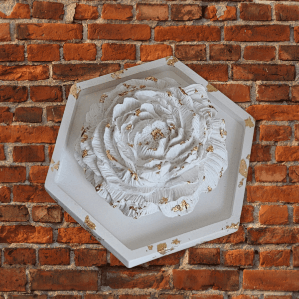 Gypsum rose on a hexagon tray with fragrance options, including Pearl Oud, Blooming Jasmine, Rose & Jasmine, and Amber Sandalwood.