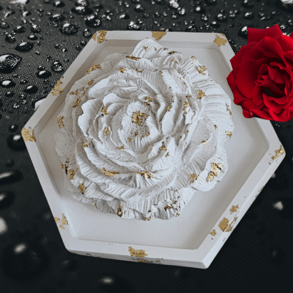 Gypsum rose on a hexagon tray with fragrance options, including Pearl Oud, Blooming Jasmine, Rose & Jasmine, and Amber Sandalwood.