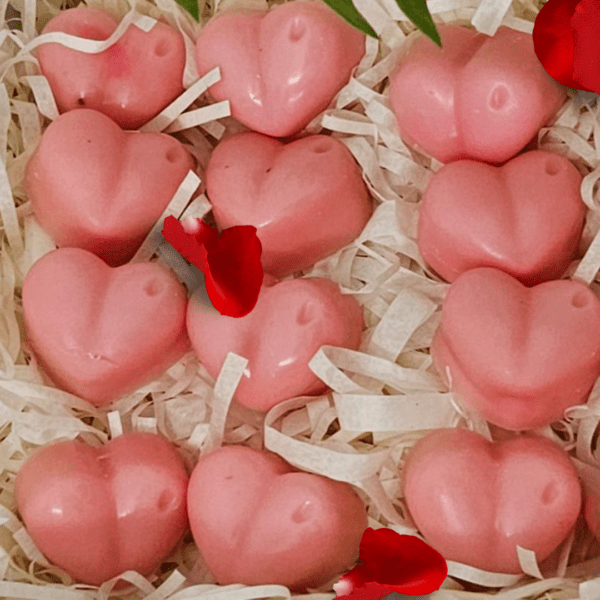 sweetheartwaxmelts, luxurywaxmelts, soywaxhearts, heartshapedcandles, ecofriendlymelts, aromatherapymelts, giftboxuae, customizablewaxmelts, fragrancedecor, romanticwaxmelts