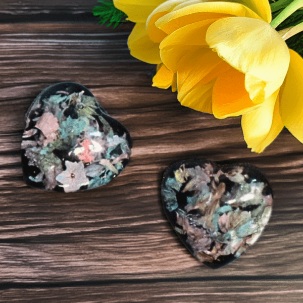 Heart-shaped clip-on earrings with dried flowers encased in resin, lightweight and dainty at 2 cm