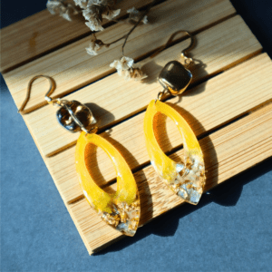 Handmade yellow resin earrings with embedded abalone shells, gold-plated hypoallergenic stainless steel hooks, measuring 7 cm