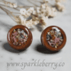 Handcrafted wooden bezel ear studs with dried flowers and gold flakes encased in resin, lightweight at 1.5g, with a 2 cm diameter.