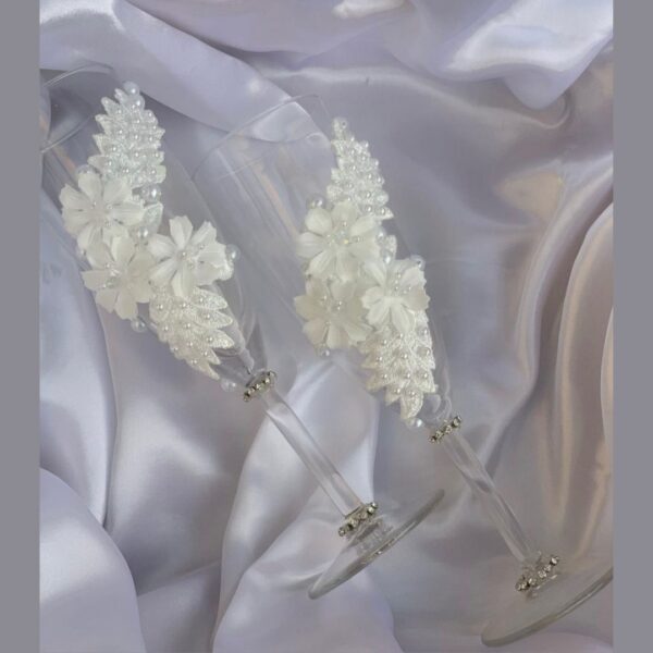 Luxurious Handmade Lace Flower Wedding Glasses with Pearls and Rhinestones – Elegant & Customizable (2 glasses)